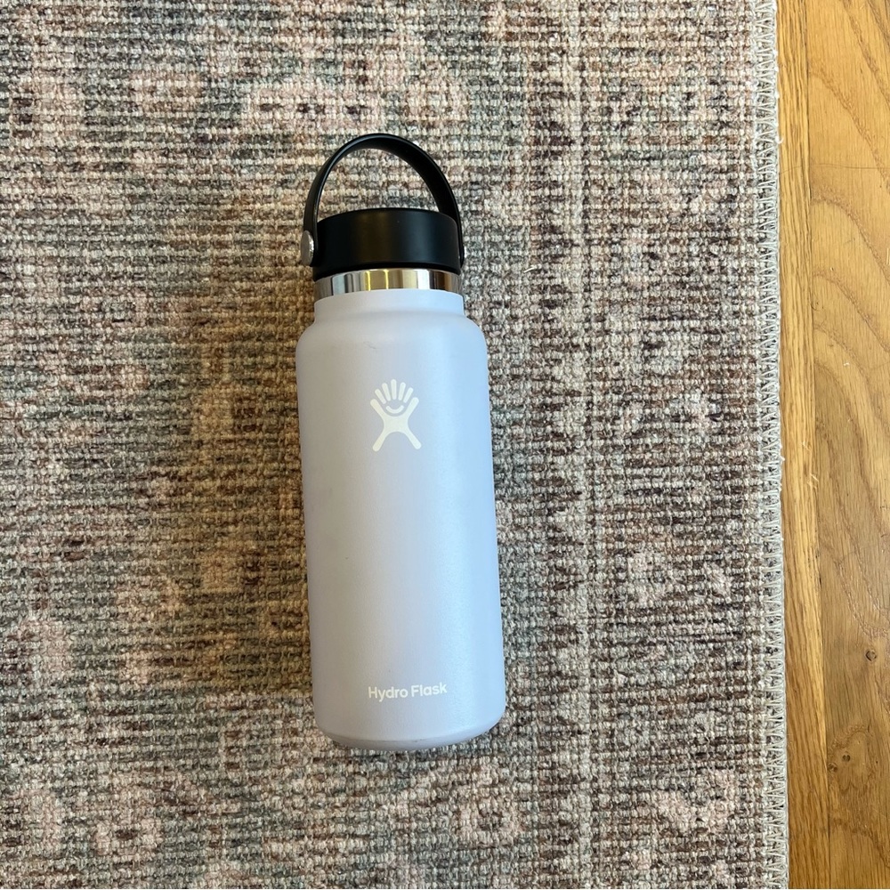 Hydro Flask 32 oz Wide Mouth water bottle | Lilac